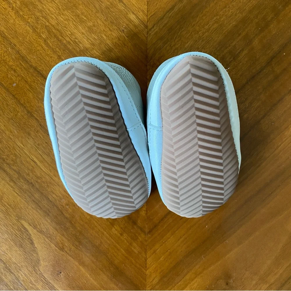 NWOT Little Love Bug Grey Leather Baby Walker Barefoot Shoes Boy ✨ NEVER WORN ✨